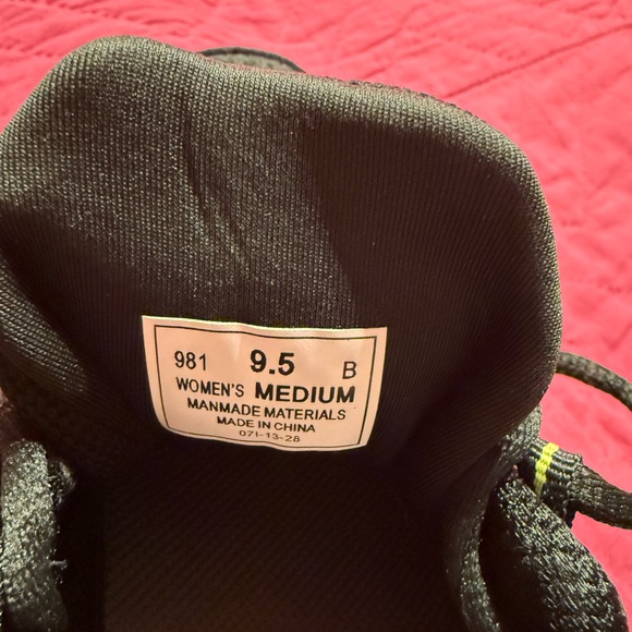 Orthofeet Women’s 9.5 black sneakers - Picture 5 of 5